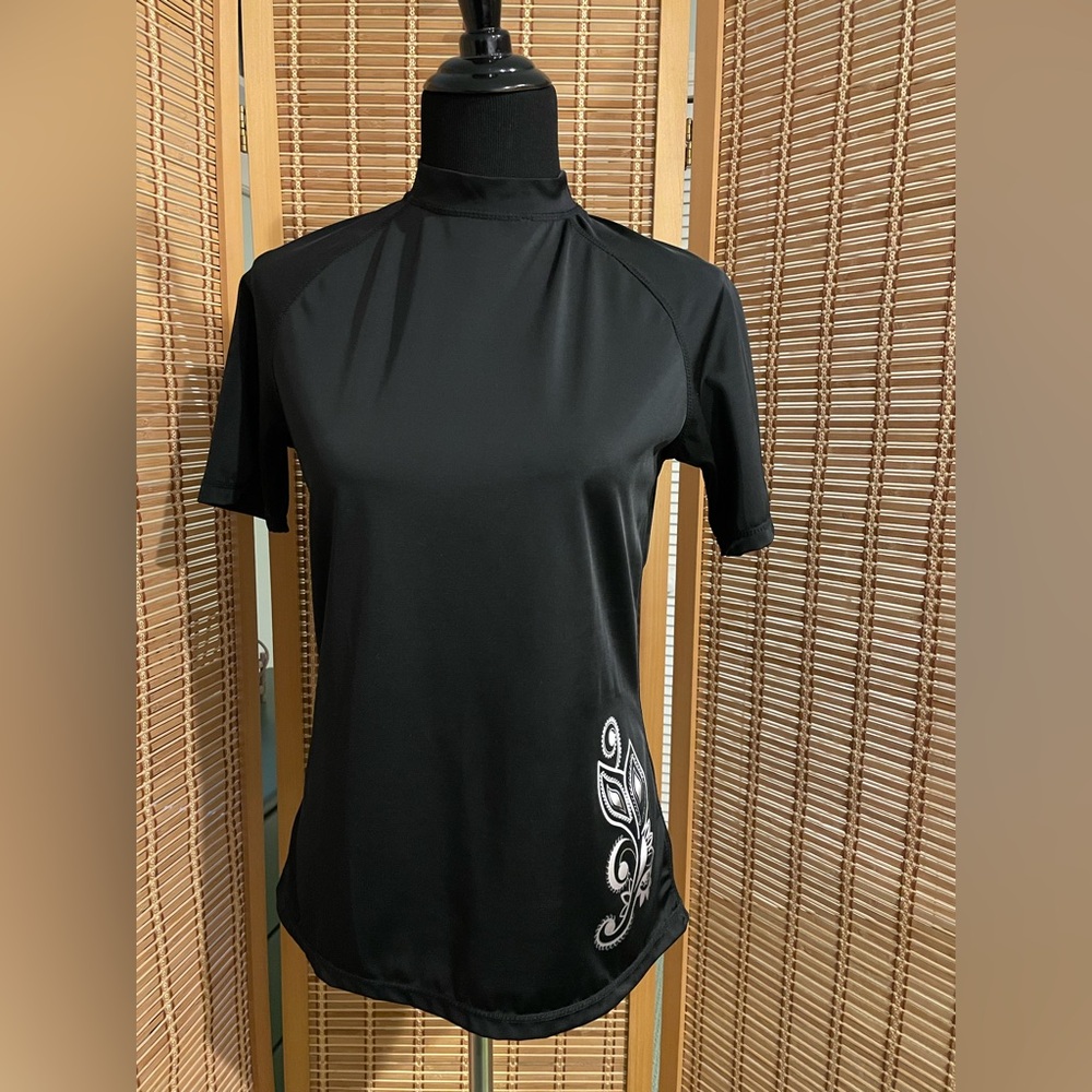 Kanu Surf short sleeve black rash guard, UPF 50 sun protection shirt, size M